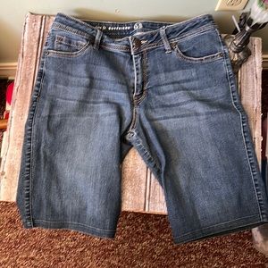 Boy friend shorts, cut off jean 8m no fabric tags Rk4n